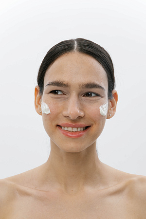 Кремовая маска "Черная смородина и рододендрон"